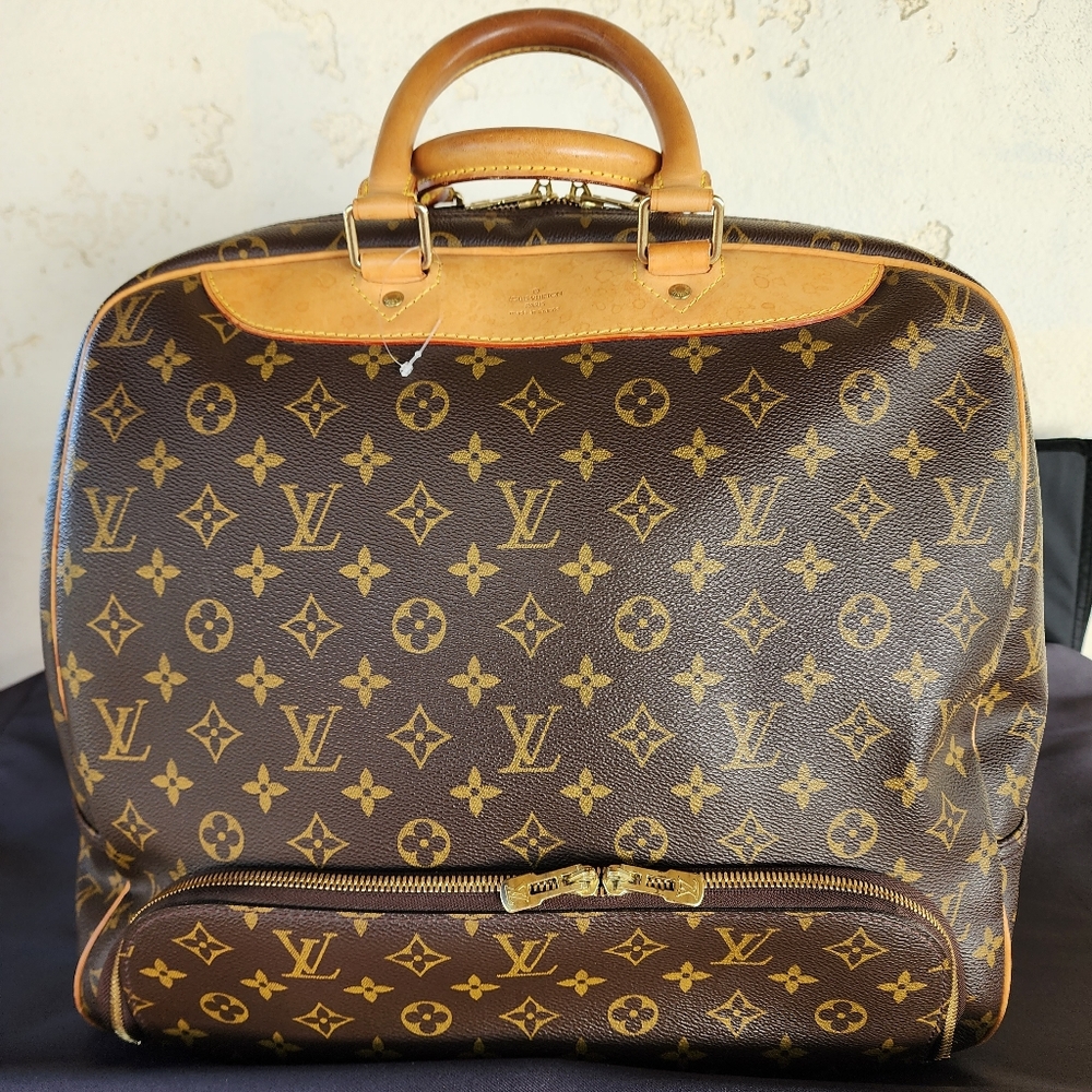 Authentic Louis Vuitton Evasion sports bag